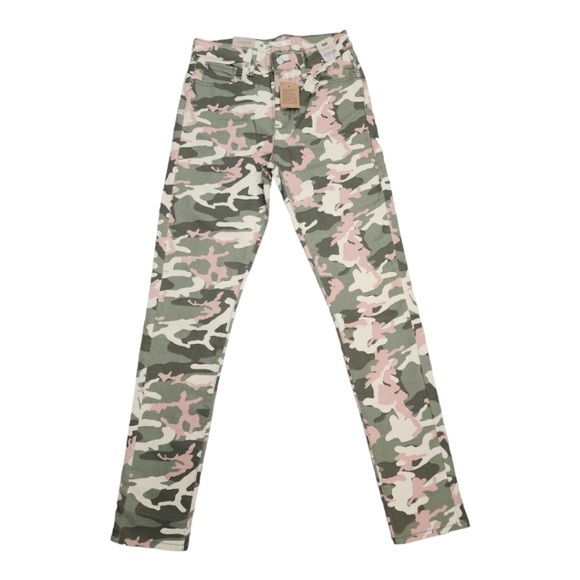 Levis 721 High Rise Skinny Jeans Olive Pink Camo Size 4 NWT - Picture 1 of 3